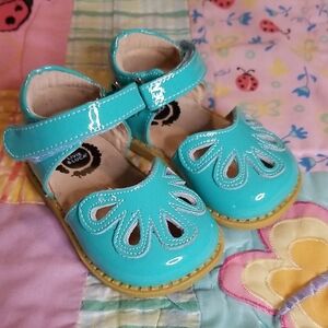 Livie & Luca VHTF Turquoise/Aqua Blue Patent Leather Petals Size 4 EUC
